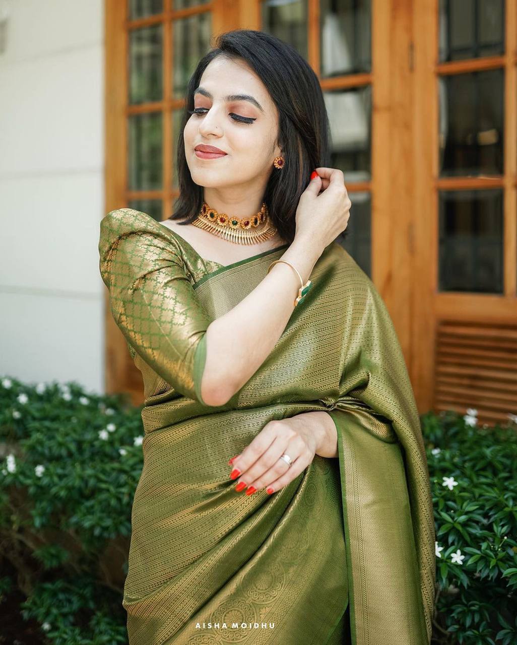 Light Green Saree & Blouse With Golden Zari Weaving Banarasi Beautiful –  garment villa