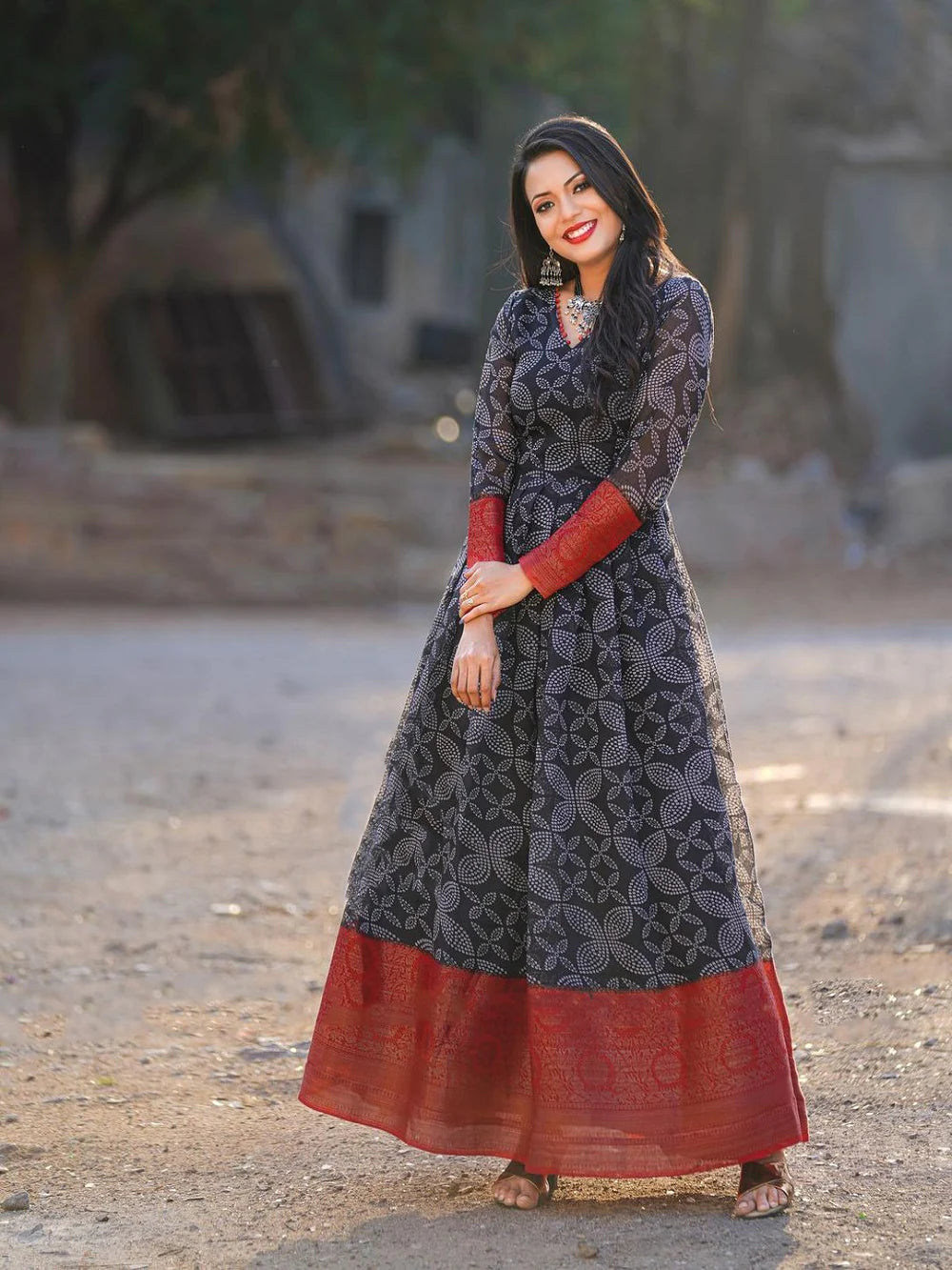 Black Color Printed And Weaving Border Soft Cotton Gown