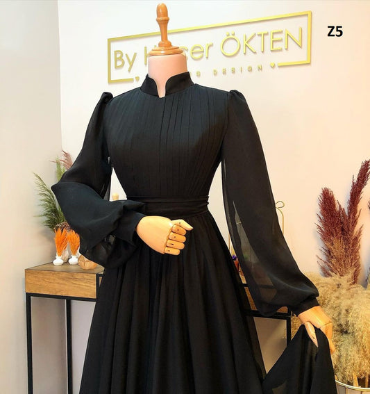 Abordable Black Colored Floor Touch Gown