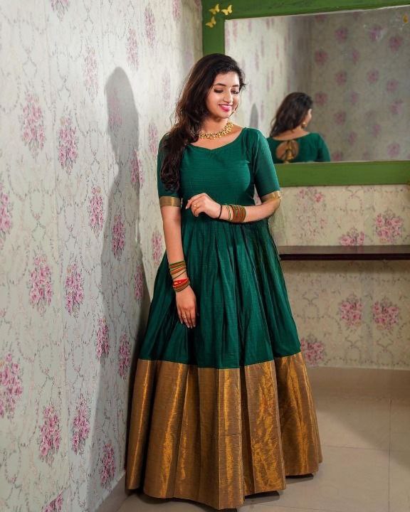 Handloom Pure Silk Halfsaree With Long Bold Zari Border Paired With Chanderi Pichwai Dupatta Gown
