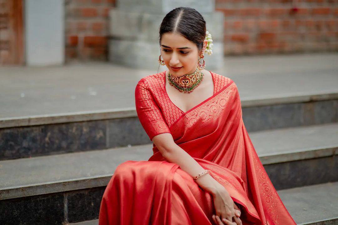 Designer Red Colour Banarasi Beautiful Saree With Blouse