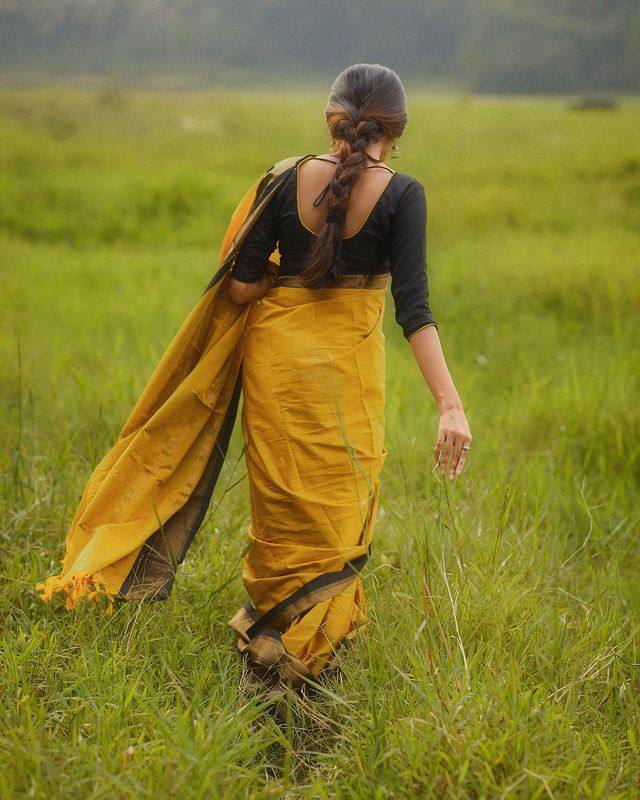 Mustard Yellow With Black Broder & Blouse Weaved With Golden Zari Banarasi Beautiful Zari Work In Form Of Traditional Motifs Soft Silk Saree