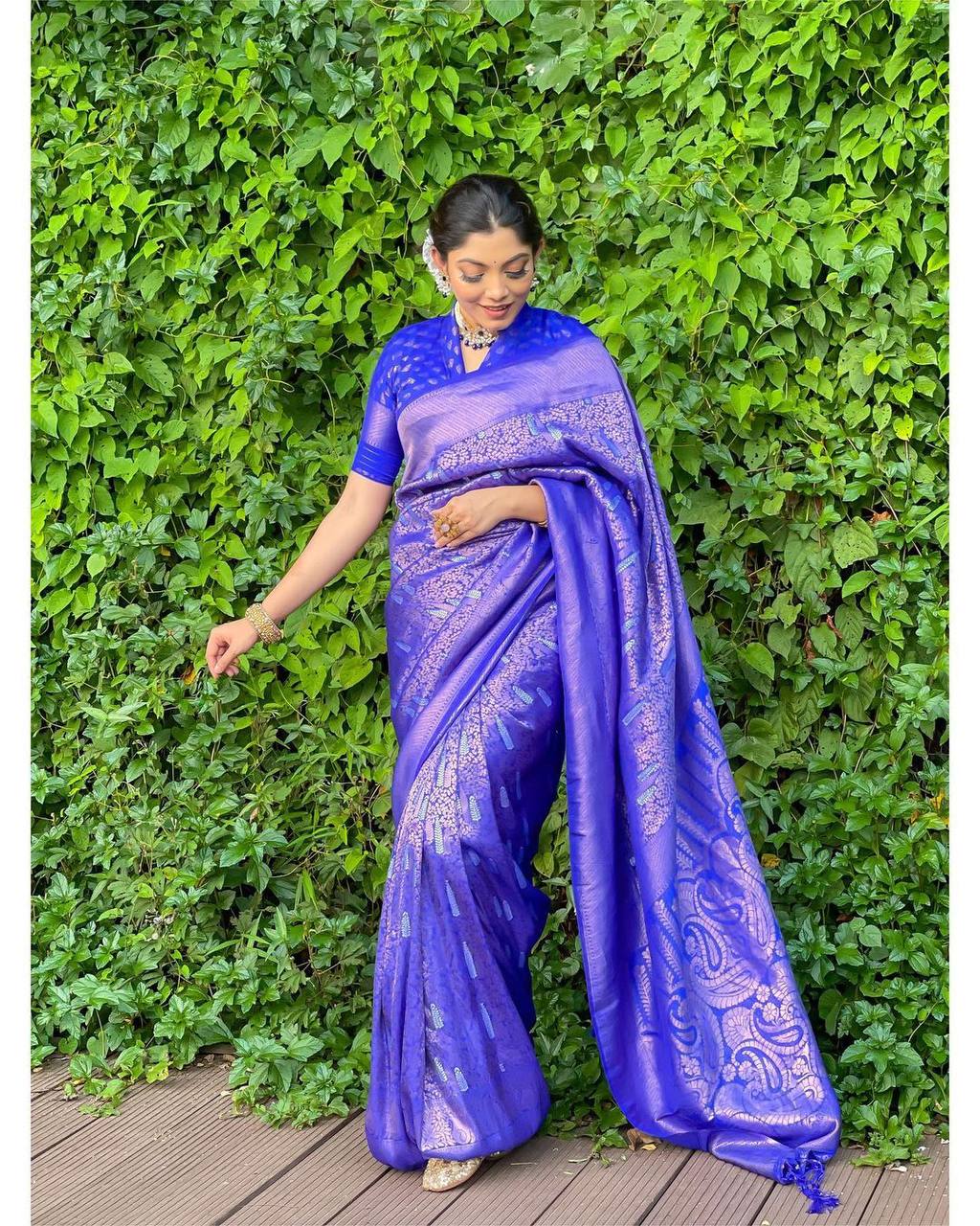 Purple woven paithani silk saree with blouse - LADIES FLAVOUR - 1913141