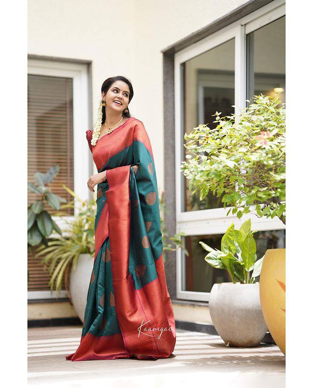 Buy Traditional Kanjivaram Sarees | Best Silk Sarees at Rasvriti