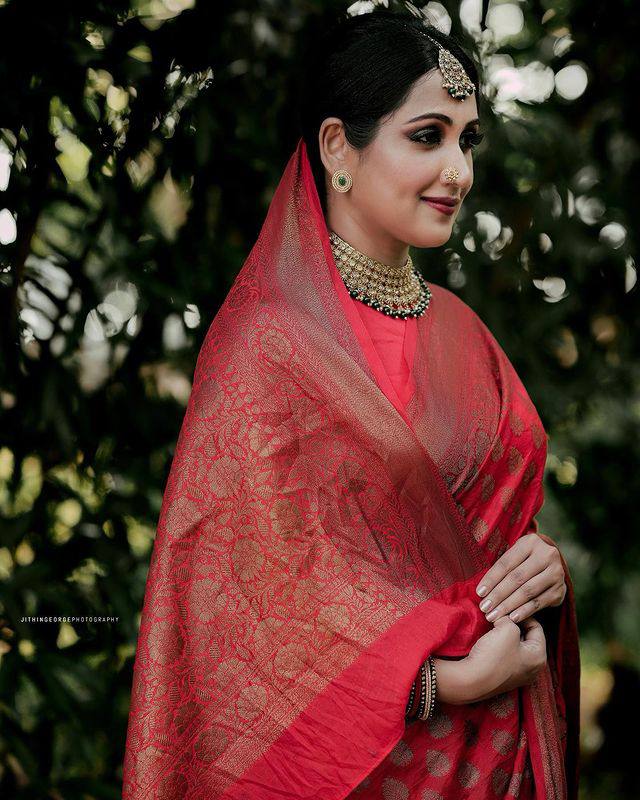 Stunning Red Colour Saree With Heavy Brocade Blouse Banarasi Beautiful Zari Work In Form Of Traditional Motifs Soft Silk Saree