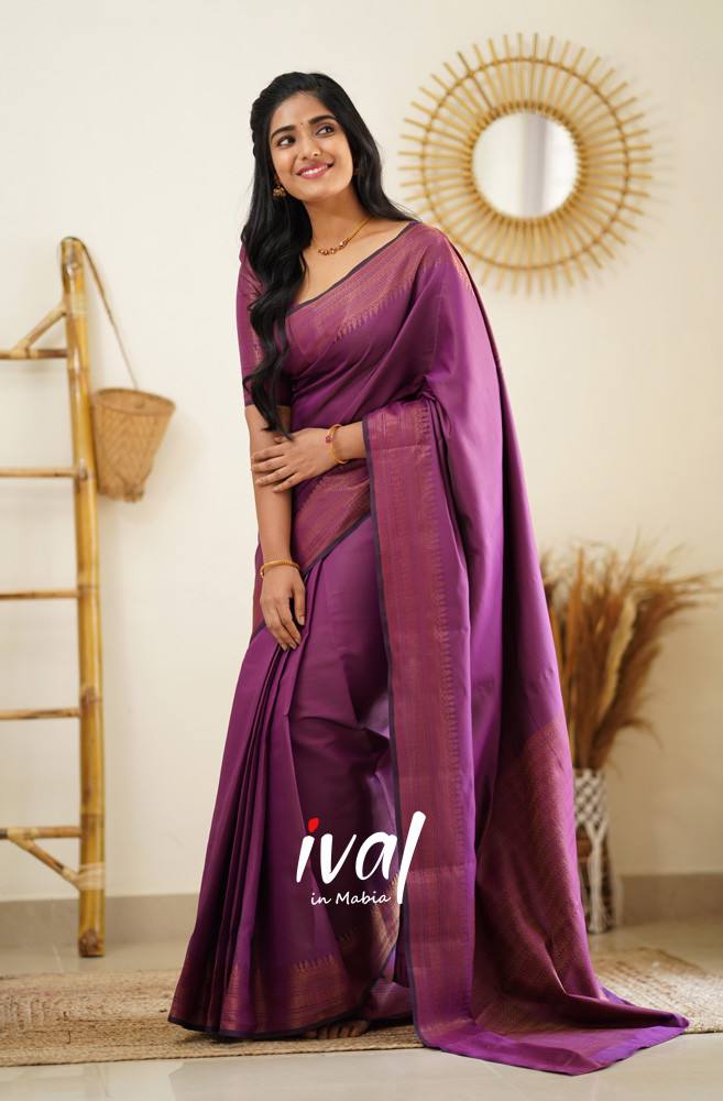 Kajal aggarwal Silk bollywood Saree in magenta colour 5234 | Fancy sarees,  Saree designs, Saree