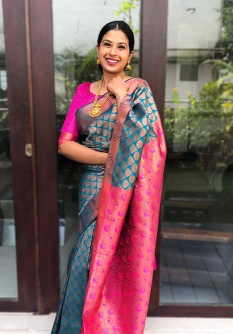 Stunning Rama Colour Saree With Pink Border & Heavy Brocade Blouse Banarasi Beautiful Zari Work In Form Of Traditional Motifs Soft Silk Saree